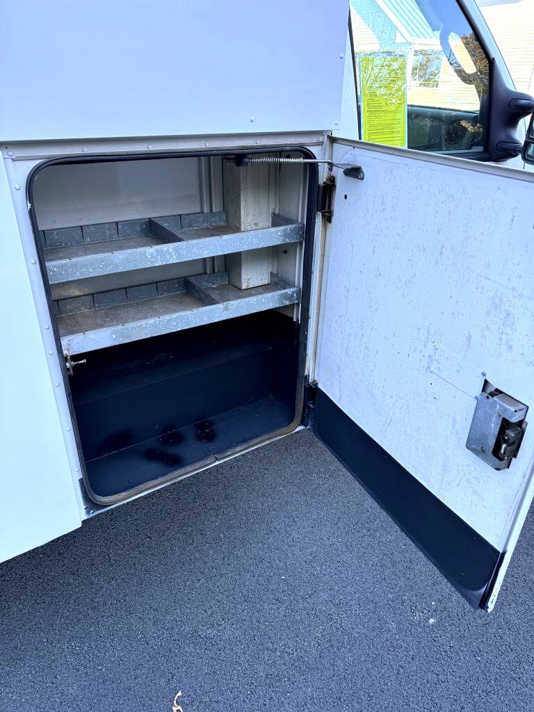Used 2010 Ford E-350 and Econoline 350 Super Duty image 26