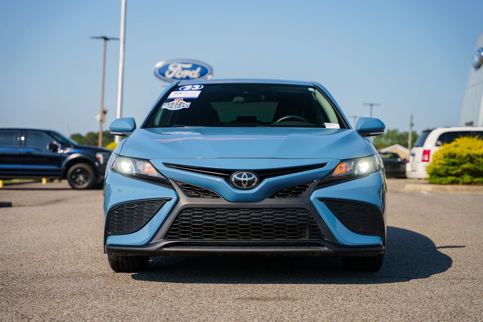 Used 2023 Toyota Camry SE FWD image 2