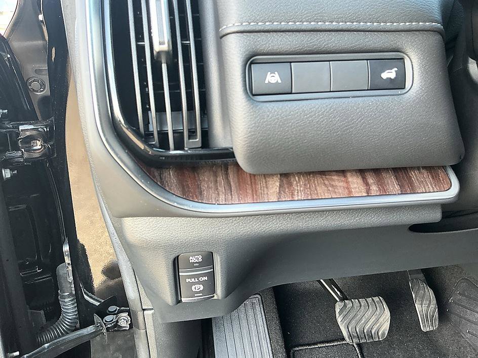 Certified 2025 Nissan Armada SL w/ Captain's Chari Seat Package image 13