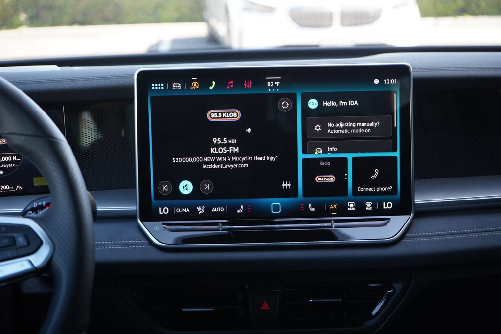 New 2026 Volkswagen Tiguan SE R-Line AWD/4WD image 9