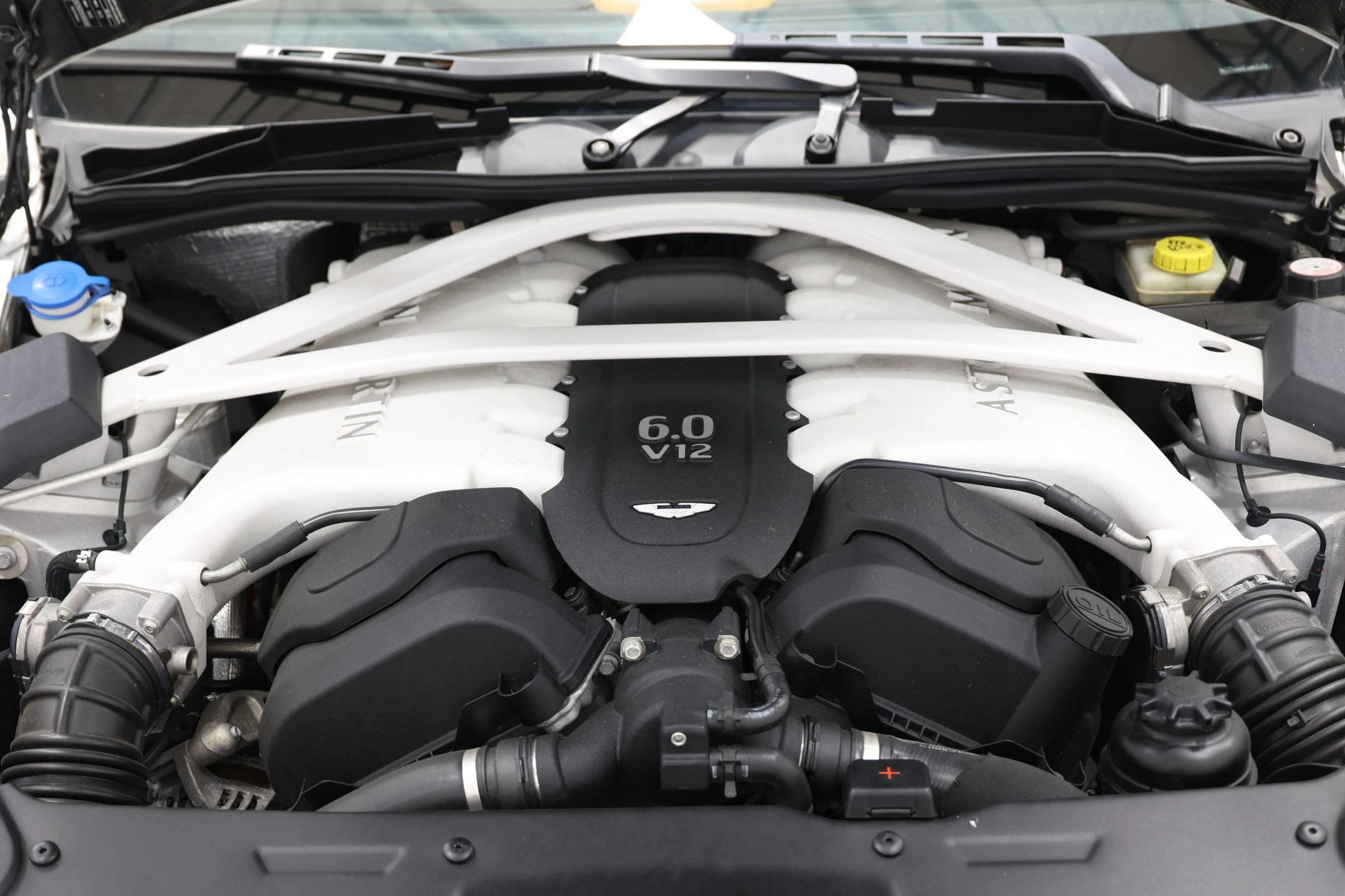 Used 2015 Aston Martin Vanquish Volante RWD image 78