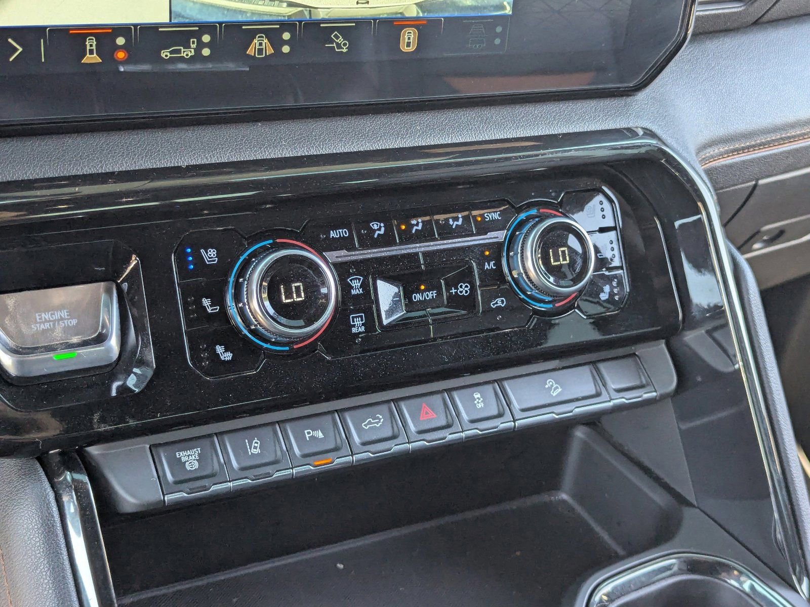 Used 2024 GMC Sierra 2500 AT4 w/ AT4 Premium Plus Package AWD/4WD image 29