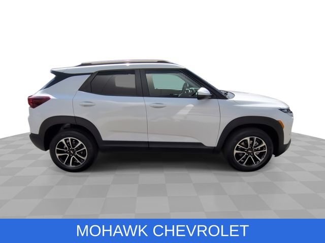 Used 2025 Chevrolet TrailBlazer LT w/ Convenience Package AWD/4WD image 9