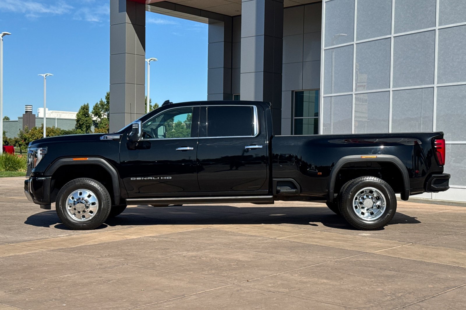 Used 2024 GMC Sierra 3500 Denali w/ Denali Reserve Package AWD/4WD image 7