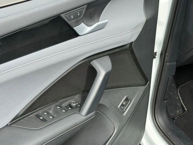 Certified 2025 Volkswagen Tiguan SE w/ Panoramic Sunroof Package AWD/4WD image 14