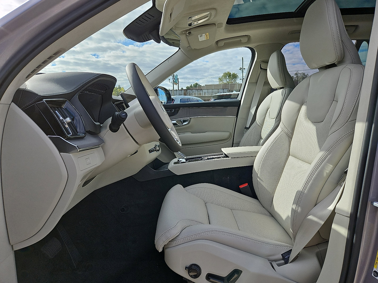 New 2026 Volvo XC90 B6 Ultra w/ Lounge Package image 11
