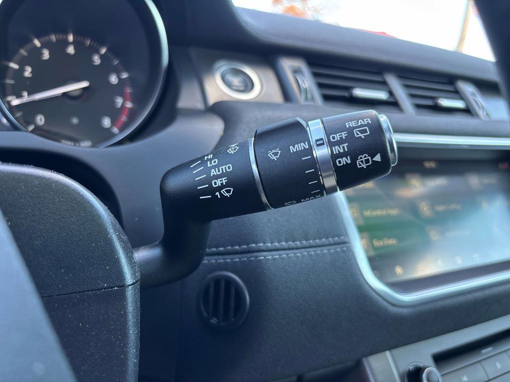 Used 2018 Land Rover Range Rover Evoque SE image 30