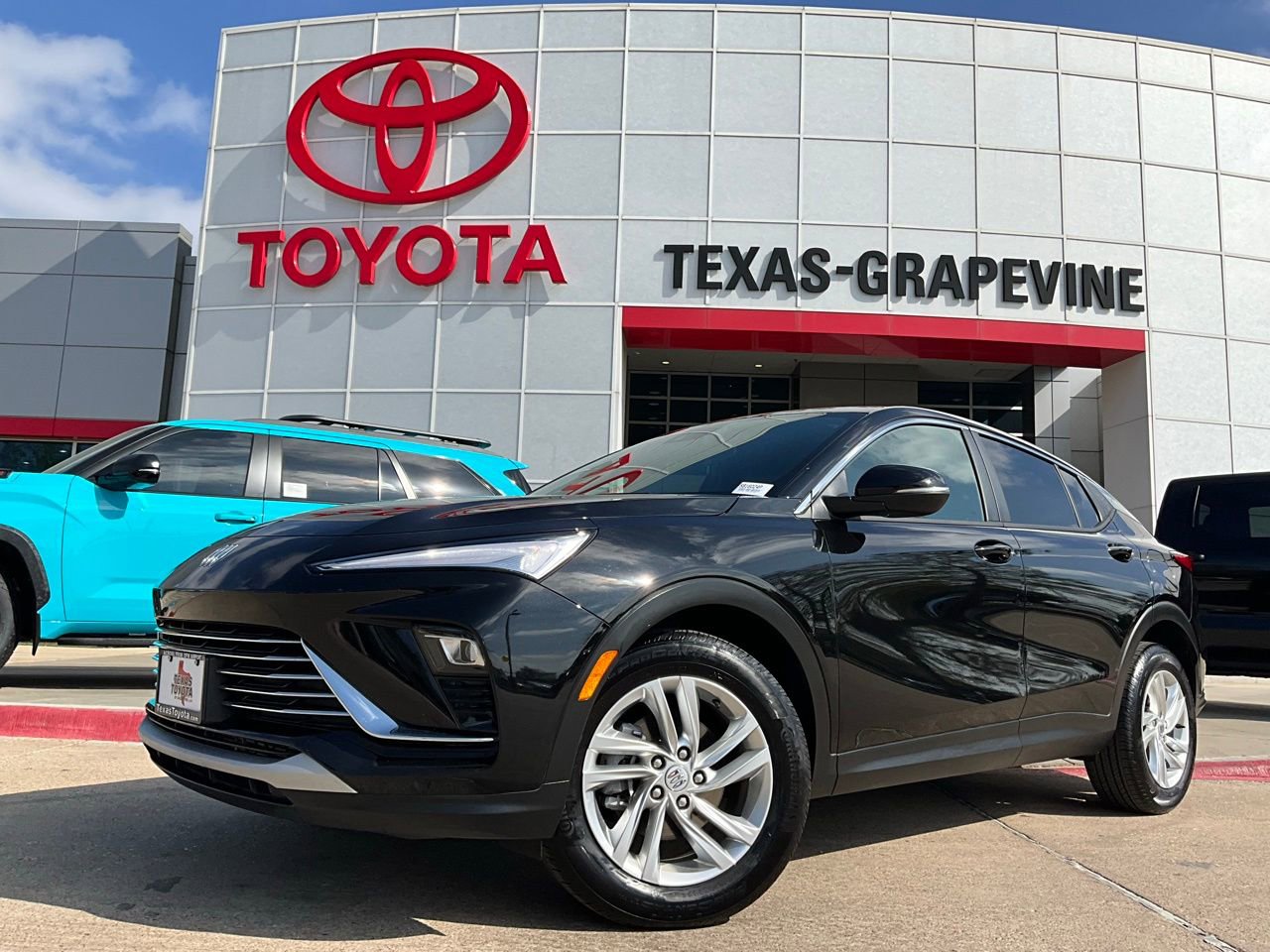 Used 2025 Buick Envista Preferred image 2