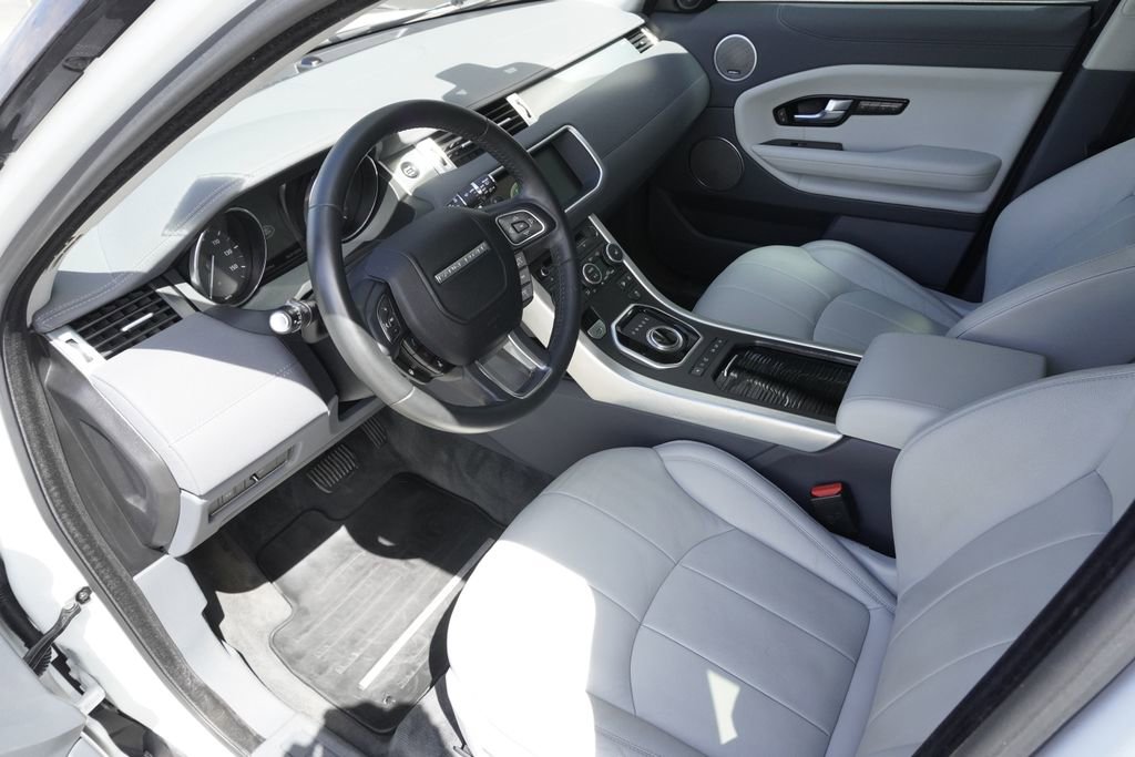 Used 2017 Land Rover Range Rover Evoque SE AWD/4WD image 18
