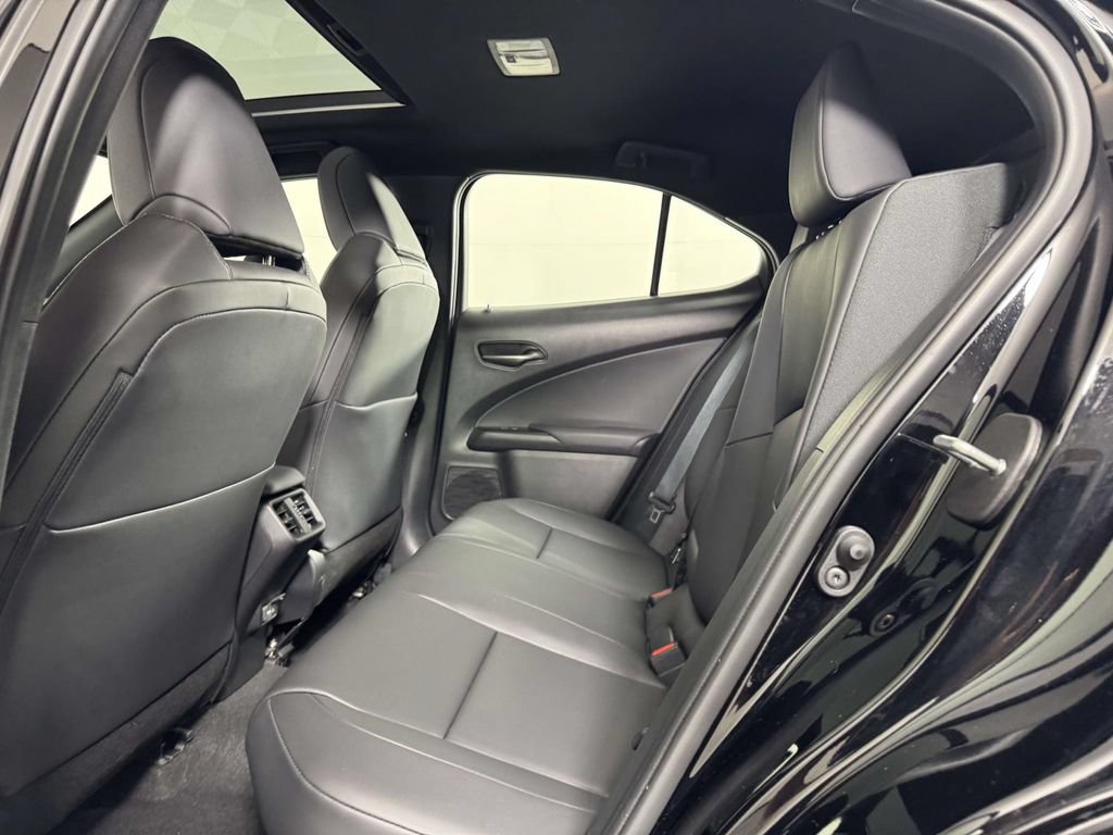 Used 2024 Lexus UX 250h AWD w/ Premium Package image 33