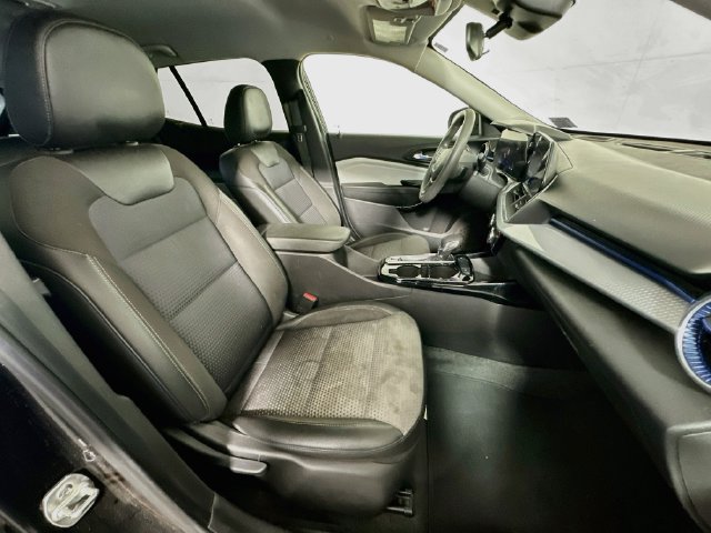 Used 2025 Chevrolet Trax LT FWD image 25