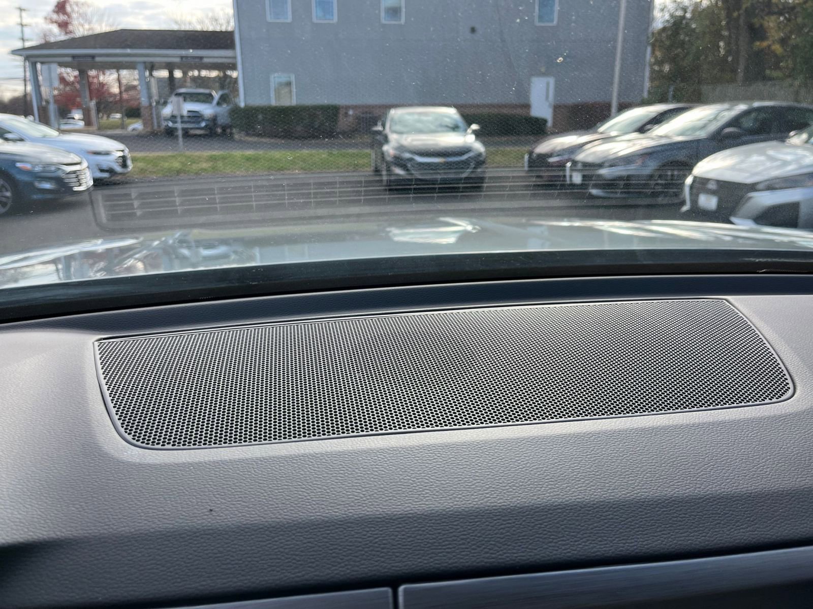 Used 2025 Volkswagen Atlas Cross Sport SE image 18