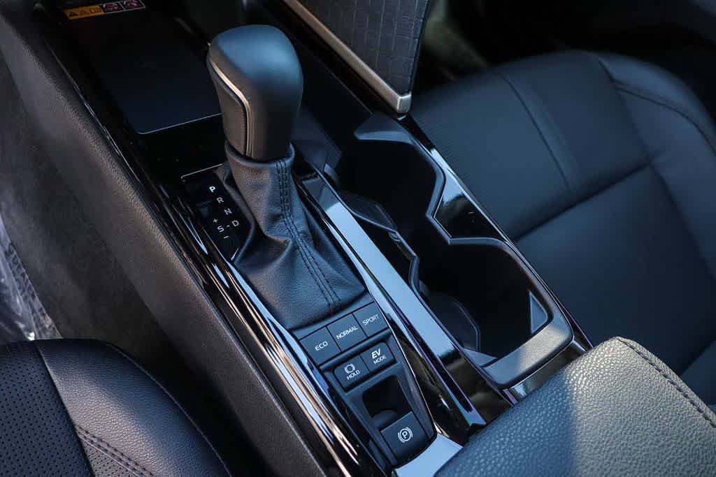 Used 2025 Toyota Camry XLE FWD image 18