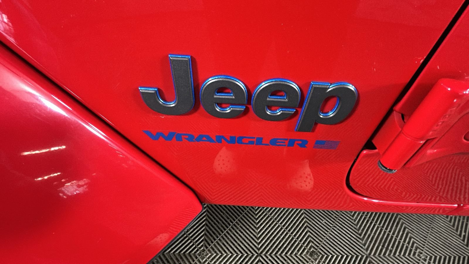 Used 2024 Jeep Wrangler Unlimited w/ Convenience Group AWD/4WD image 11