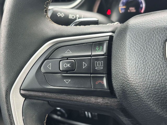 Used 2023 Jeep Grand Cherokee L Limited AWD/4WD image 18