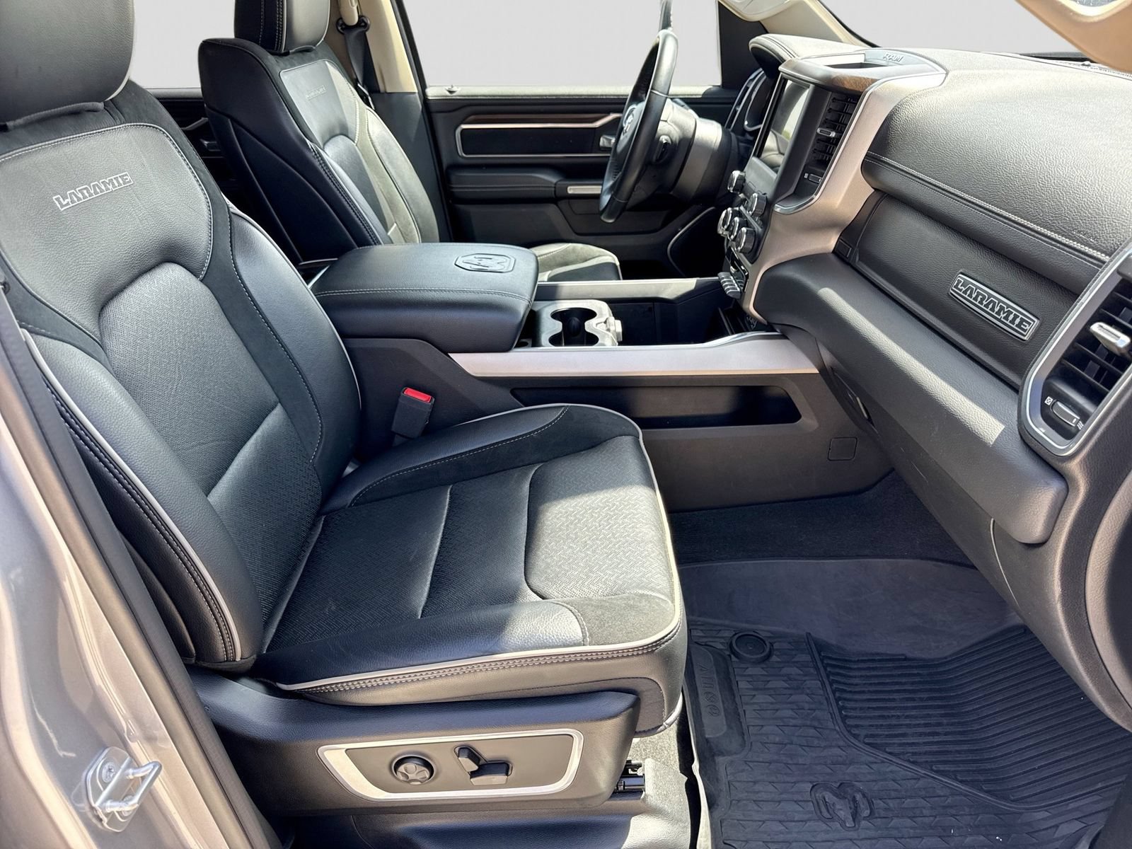 Used 2021 RAM 1500 Laramie AWD/4WD image 25
