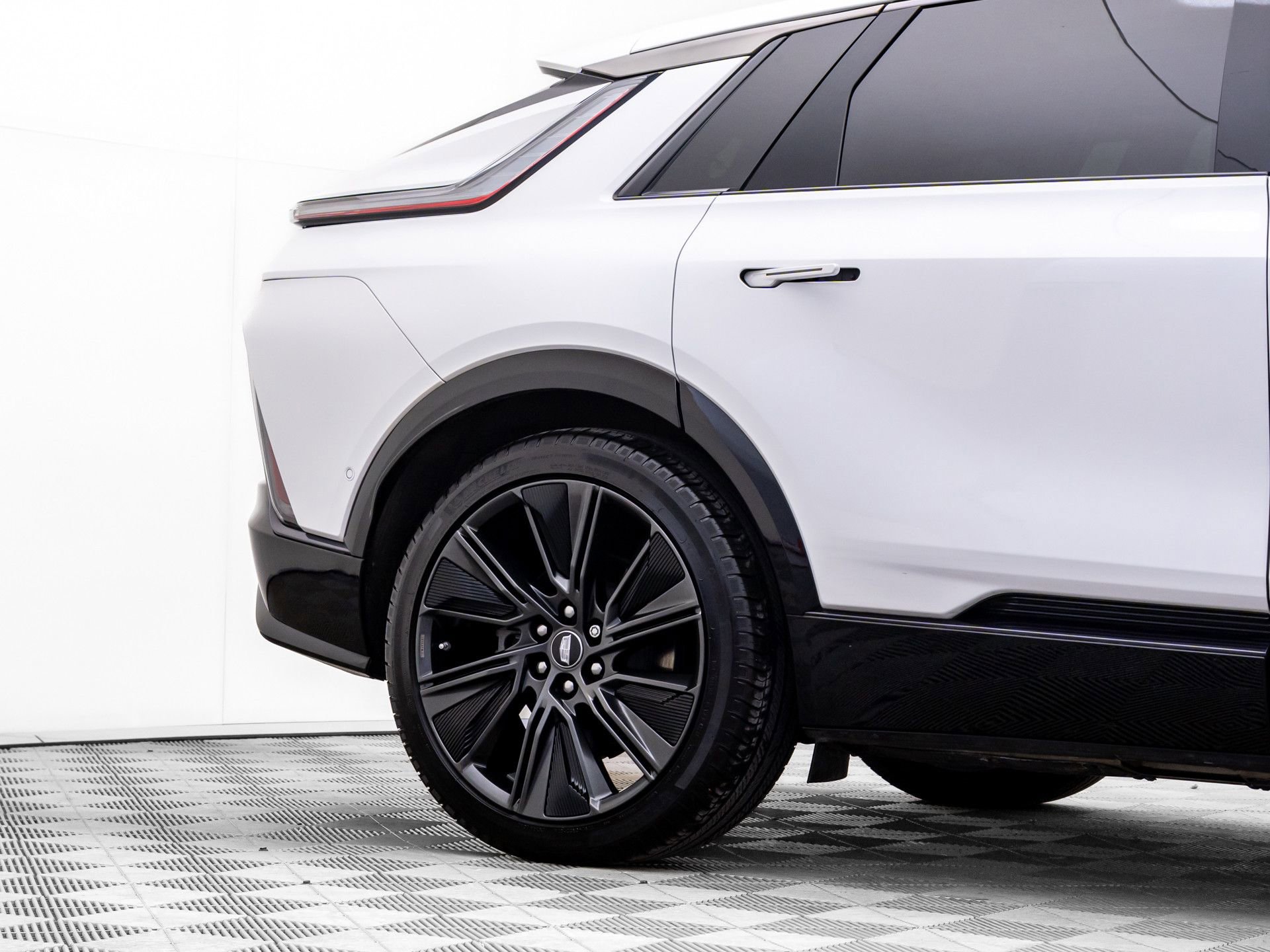 Used 2024 Cadillac Lyriq Sport image 36