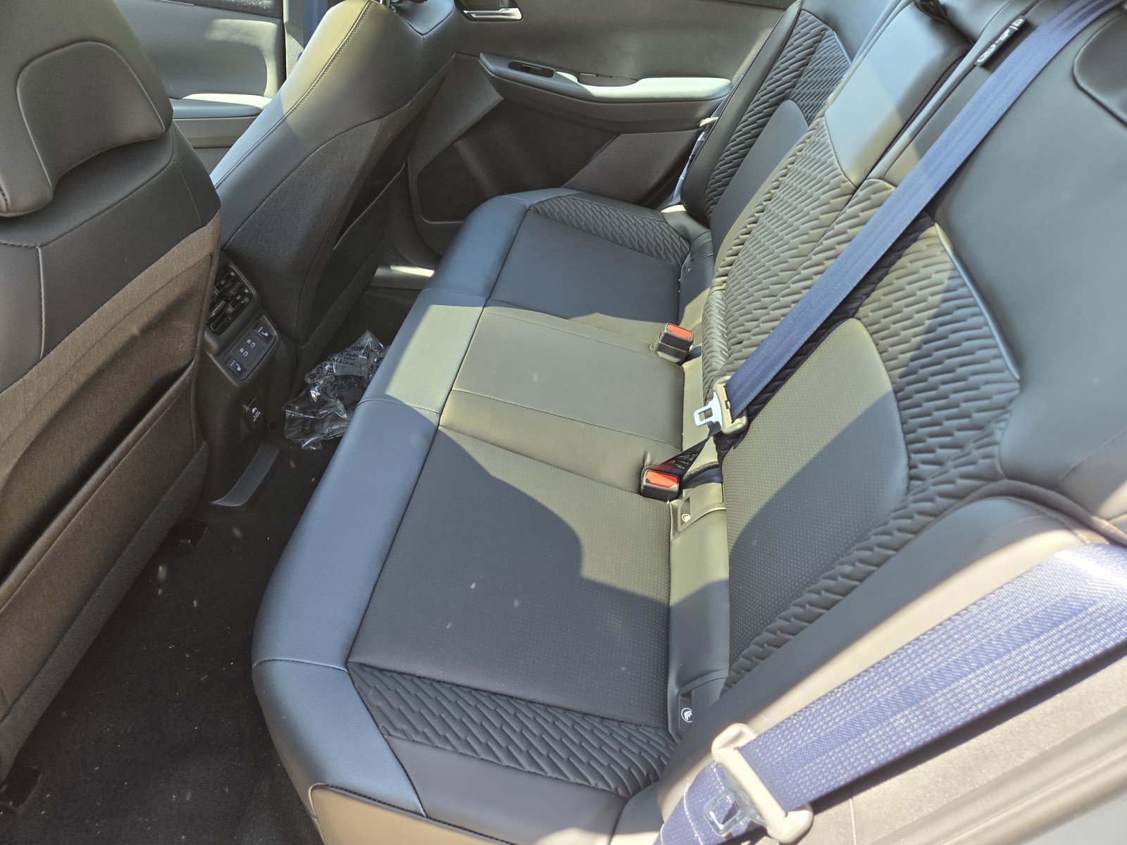 New 2026 Nissan Leaf Platinum+ w/ Cargo Package (Platinum+) FWD image 9