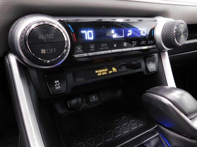 Used 2021 Toyota RAV4 XLE Premium image 34