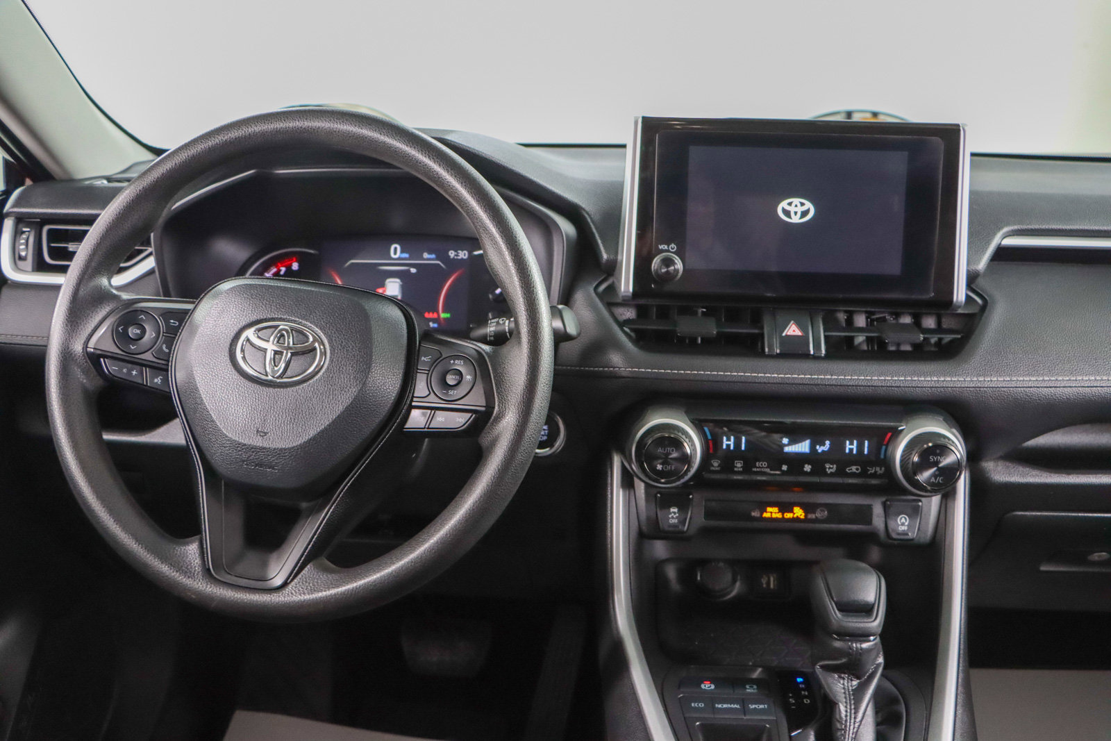 Used 2023 Toyota RAV4 XLE image 17