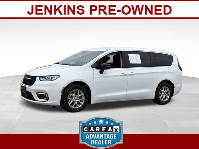 Used 2024 Chrysler Pacifica Touring-L