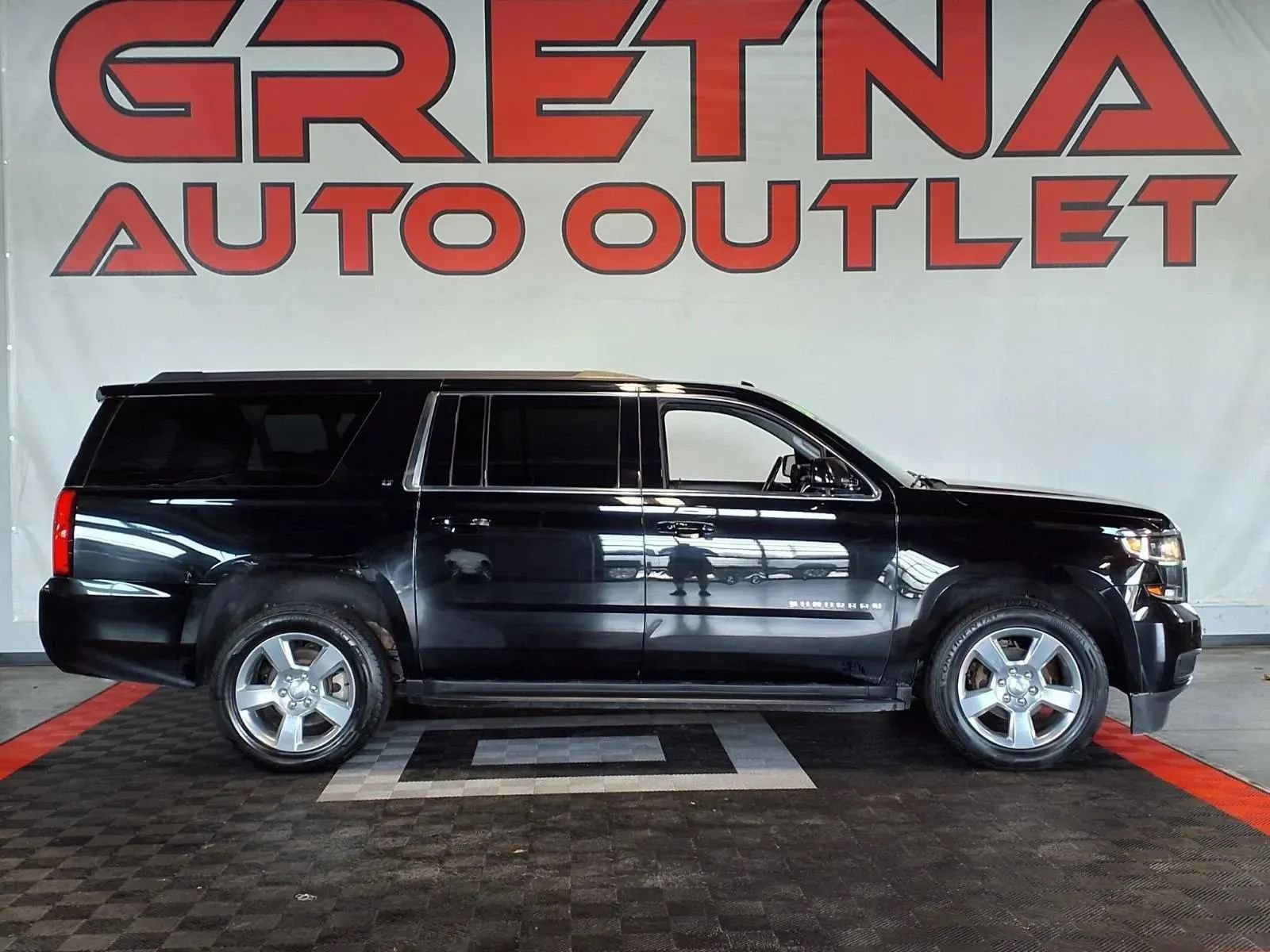 Used 2020 Chevrolet Suburban LT AWD/4WD image 1