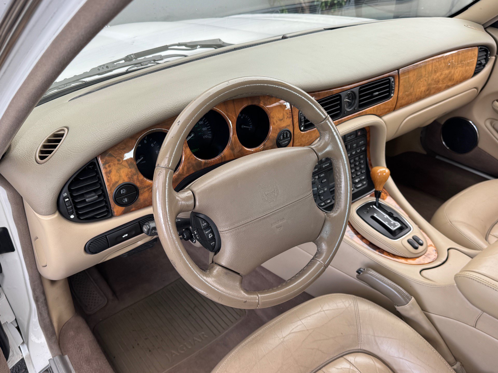 Used 2001 Jaguar XJ8 RWD image 30