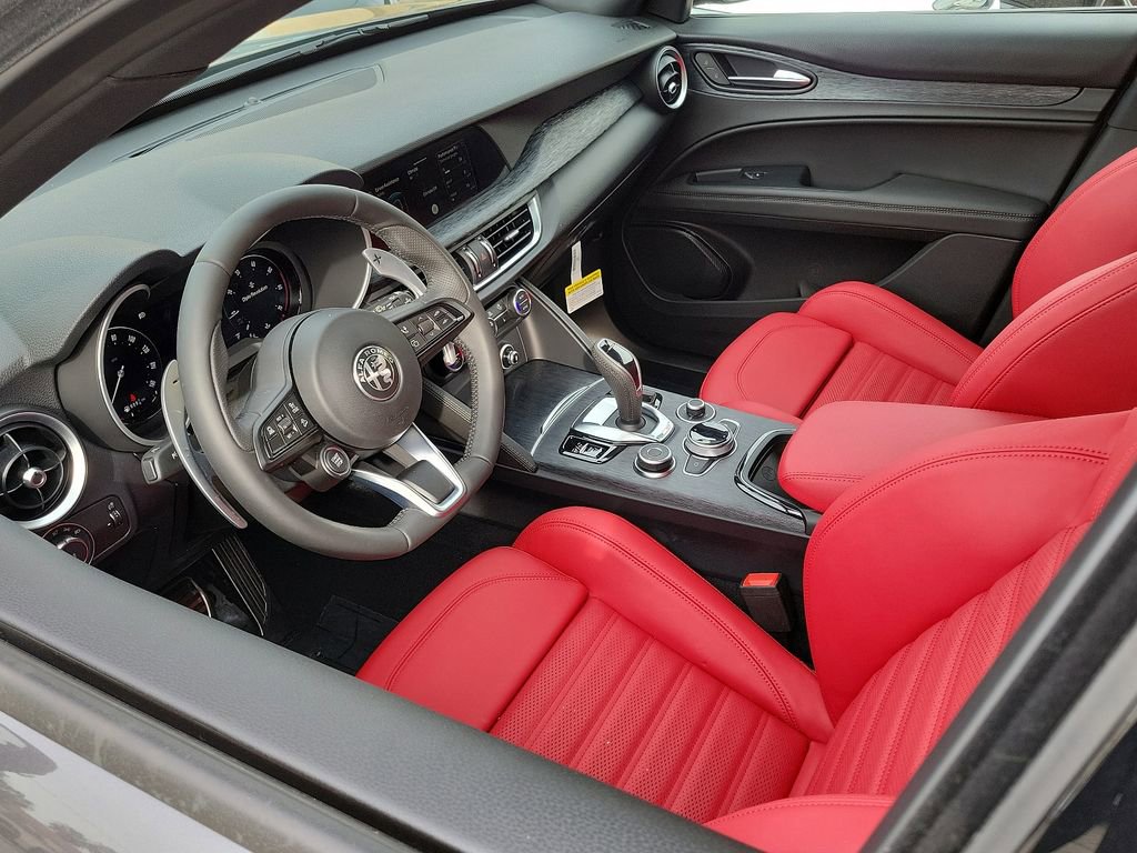 New 2024 Alfa Romeo Stelvio Sprint image 4
