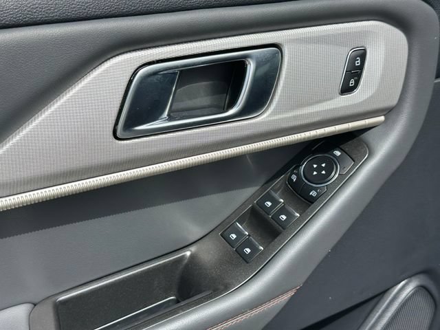 Used 2025 Ford Explorer Active AWD/4WD image 16