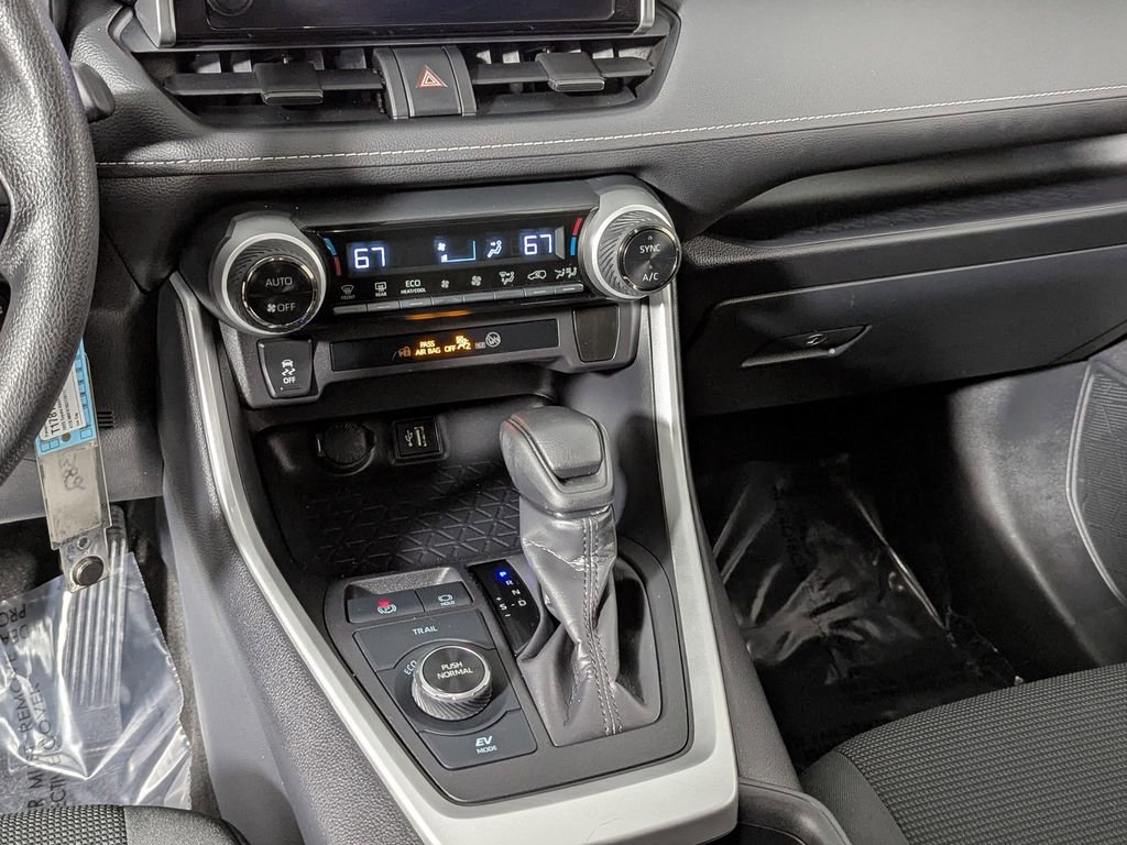 Used 2025 Toyota RAV4 LE image 21