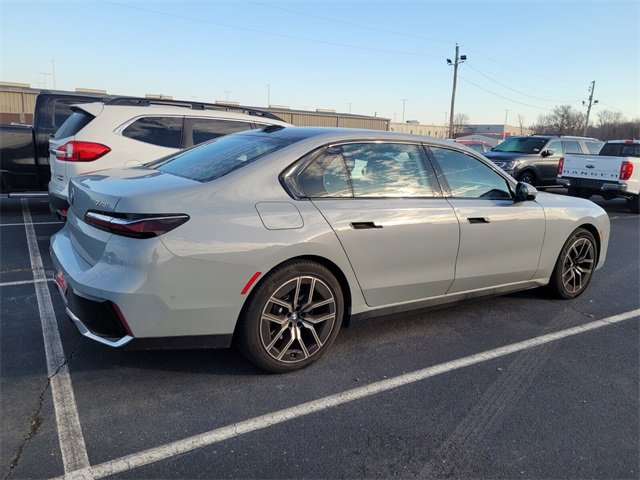 Used 2025 BMW 740i xDrive 740i xDrive image 3