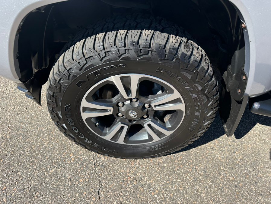 Used 2016 Toyota Tacoma TRD Sport w/ Exterior Package AWD/4WD image 37