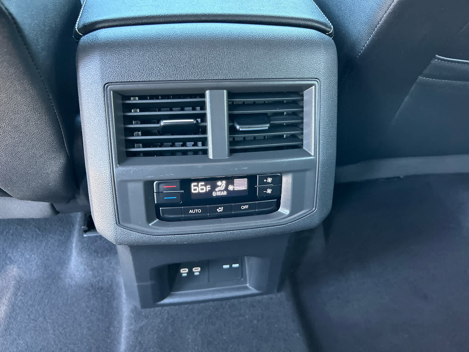 Used 2023 Volkswagen Atlas SE AWD/4WD image 23