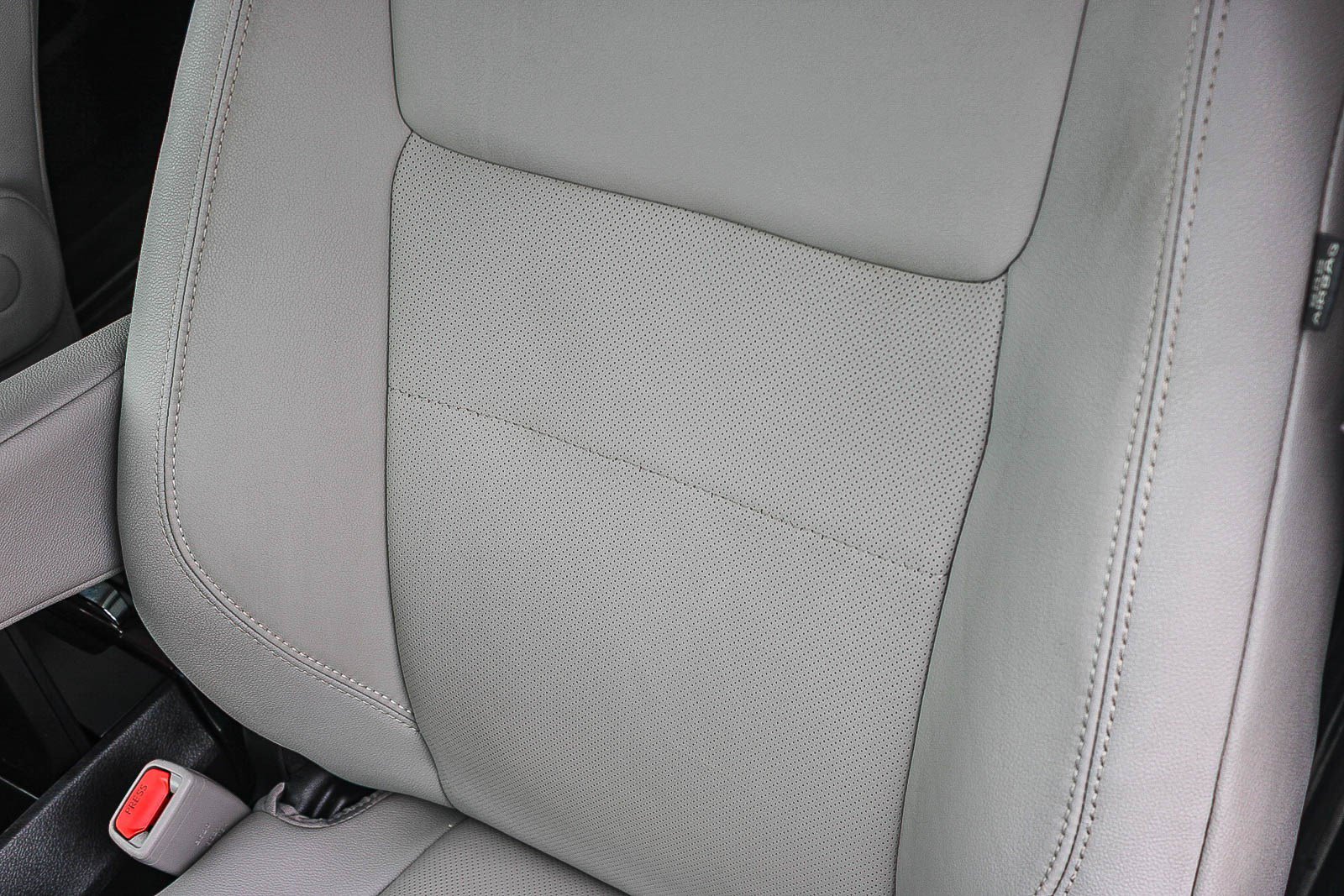 Used 2020 Toyota Sienna Limited Premium w/ Carpet Mat Package FWD image 23