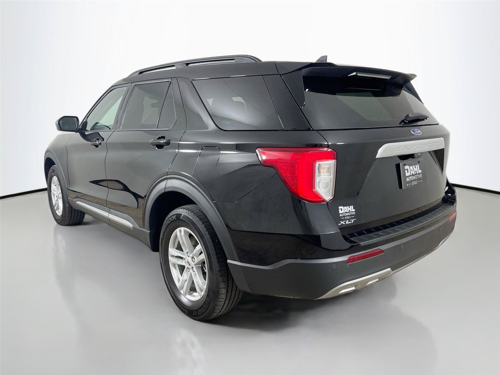 Used 2024 Ford Explorer XLT w/ Equipment Group 202A AWD/4WD image 10