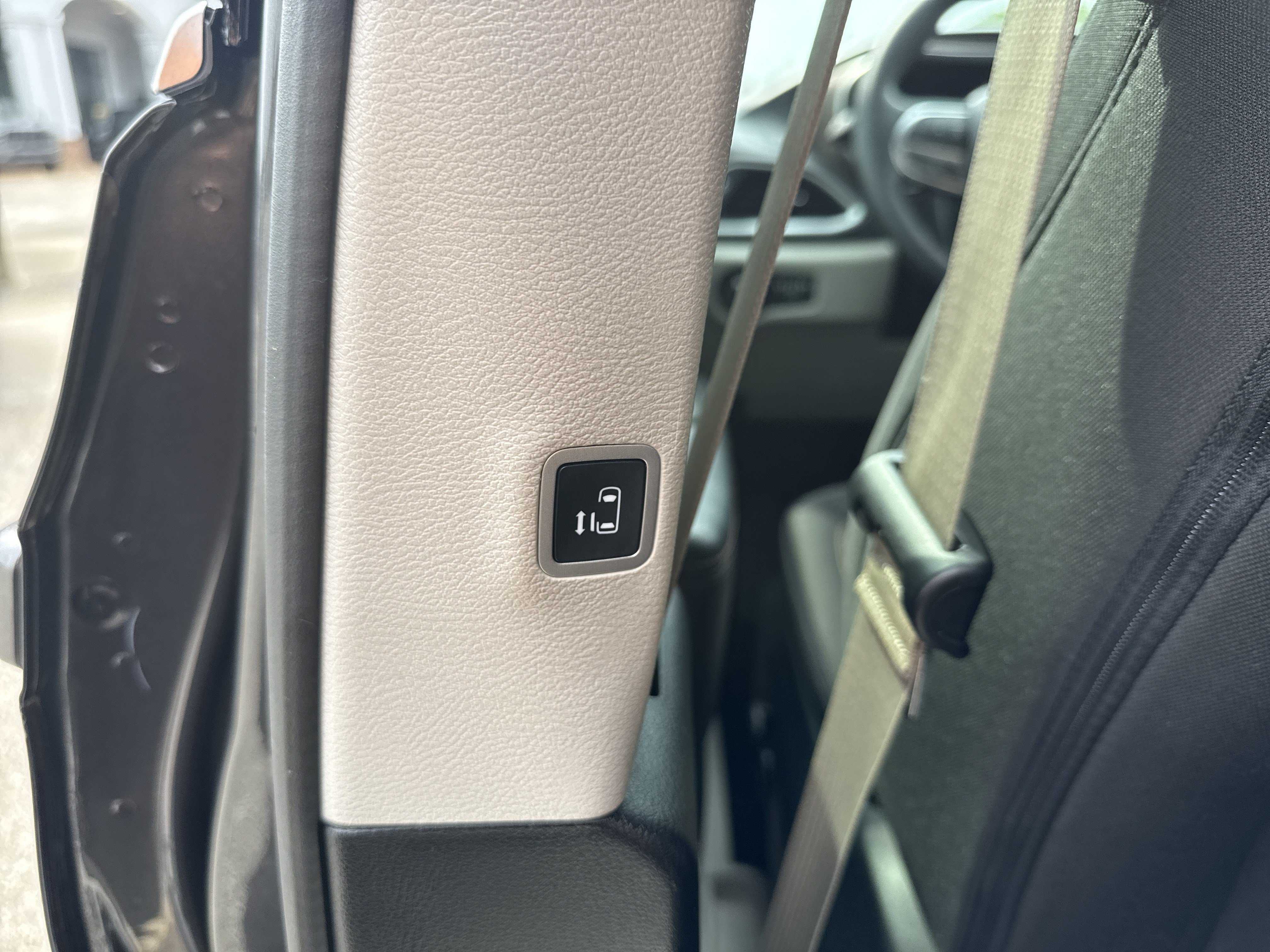 Used 2019 Chrysler Pacifica Touring Plus w/ Advanced Safetytec Group FWD image 23