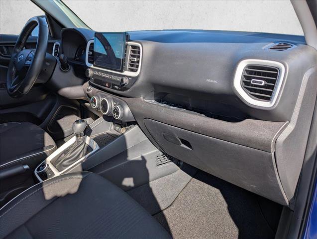 Used 2023 Hyundai Venue Limited image 23