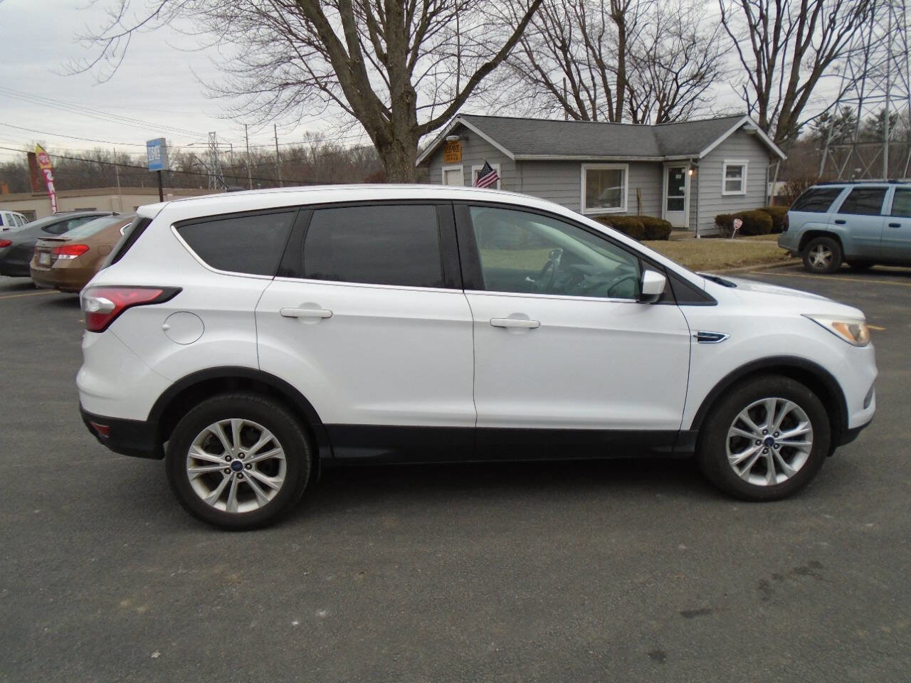 Used 2017 Ford Escape SE image 4