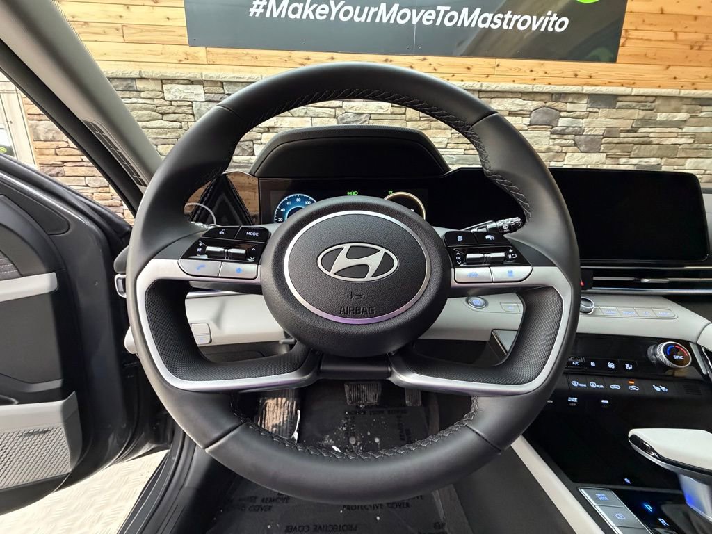 Certified 2025 Hyundai Elantra Limited image 17