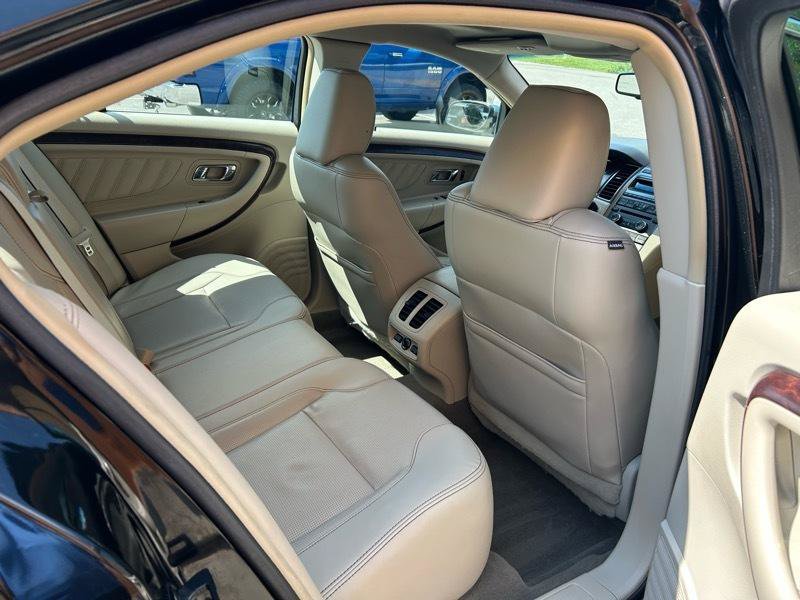 Used 2010 Ford Taurus Limited FWD image 13