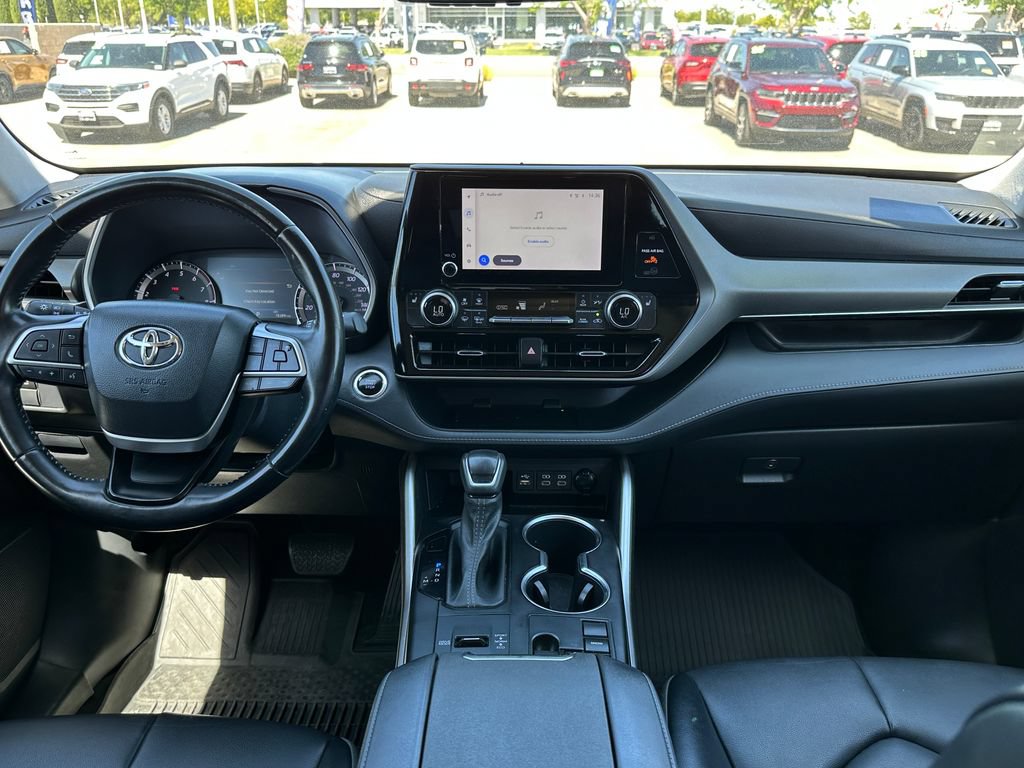 Used 2023 Toyota Highlander XLE FWD image 24