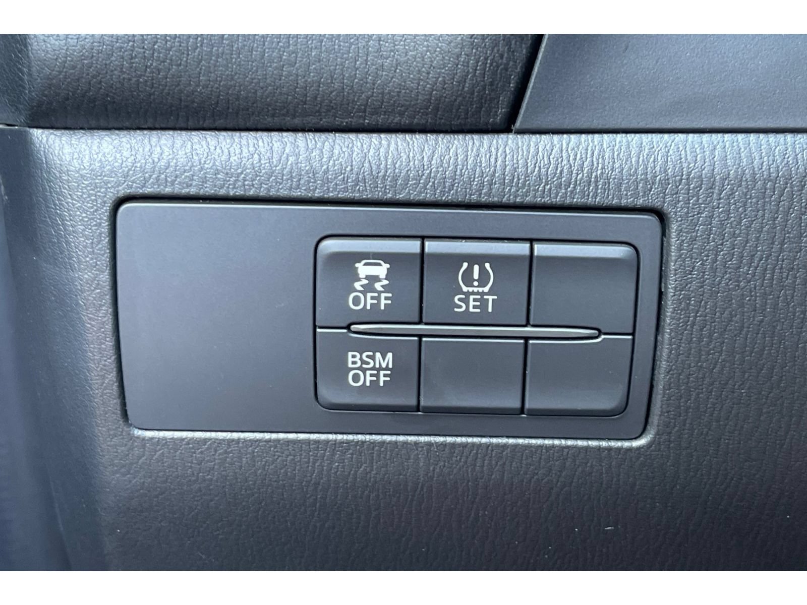 Used 2016 MAZDA MAZDA3 i Touring w/ Popular Equipment Package FWD image 40