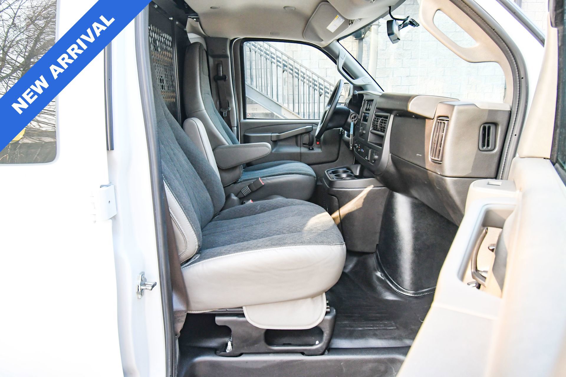 Used 2024 Chevrolet Express 2500 w/ Driver Convenience Package image 40