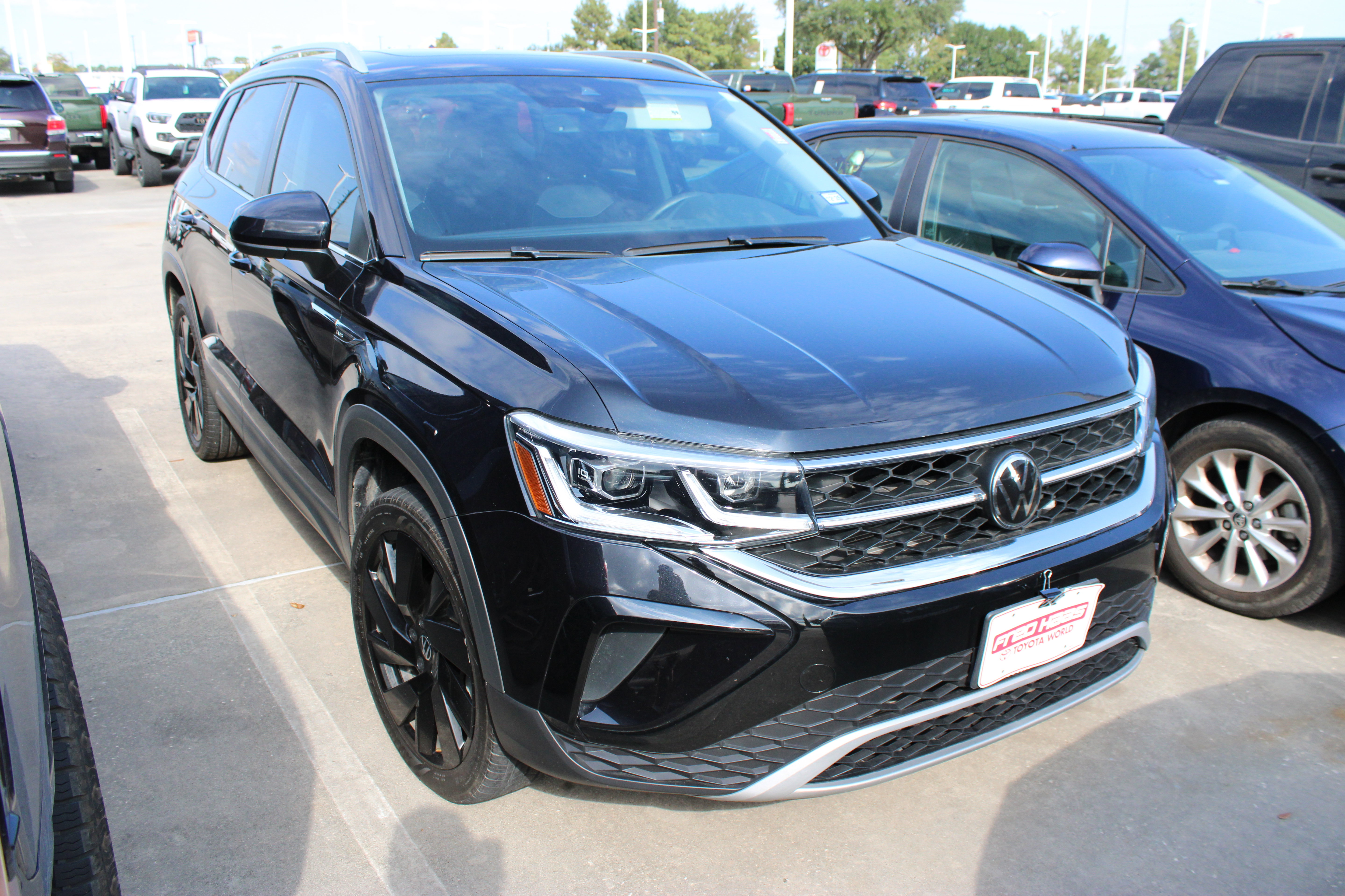 Used 2024 Volkswagen Taos SEL AWD/4WD image 3