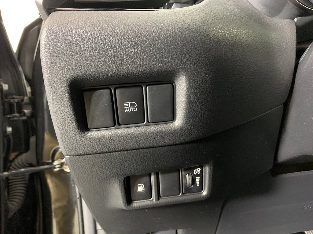 Used 2022 Toyota C-HR Nightshade image 16