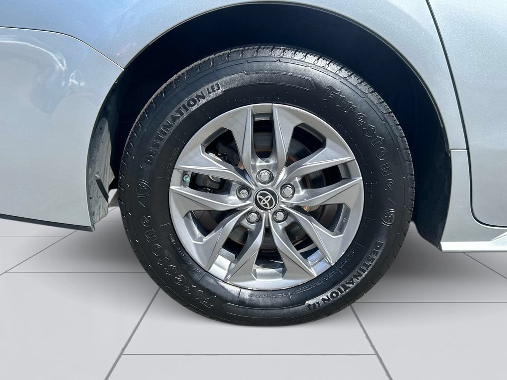 Used 2023 Toyota Sienna LE AWD/4WD image 14