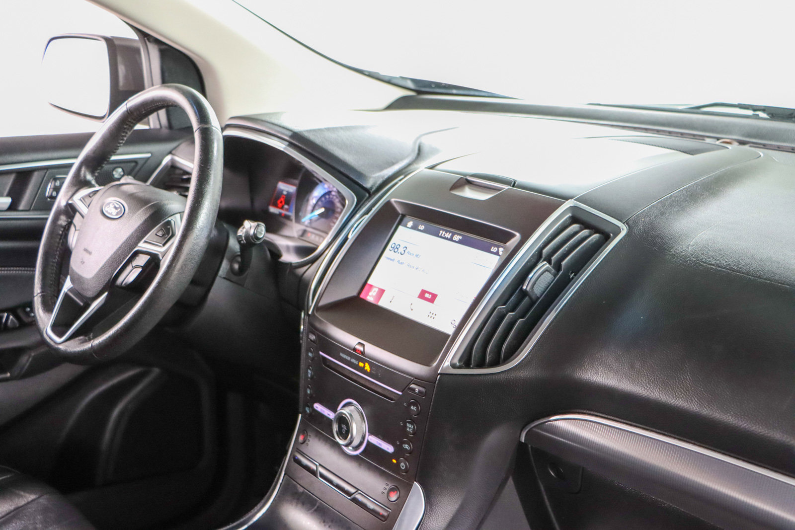 Used 2019 Ford Edge Titanium image 25