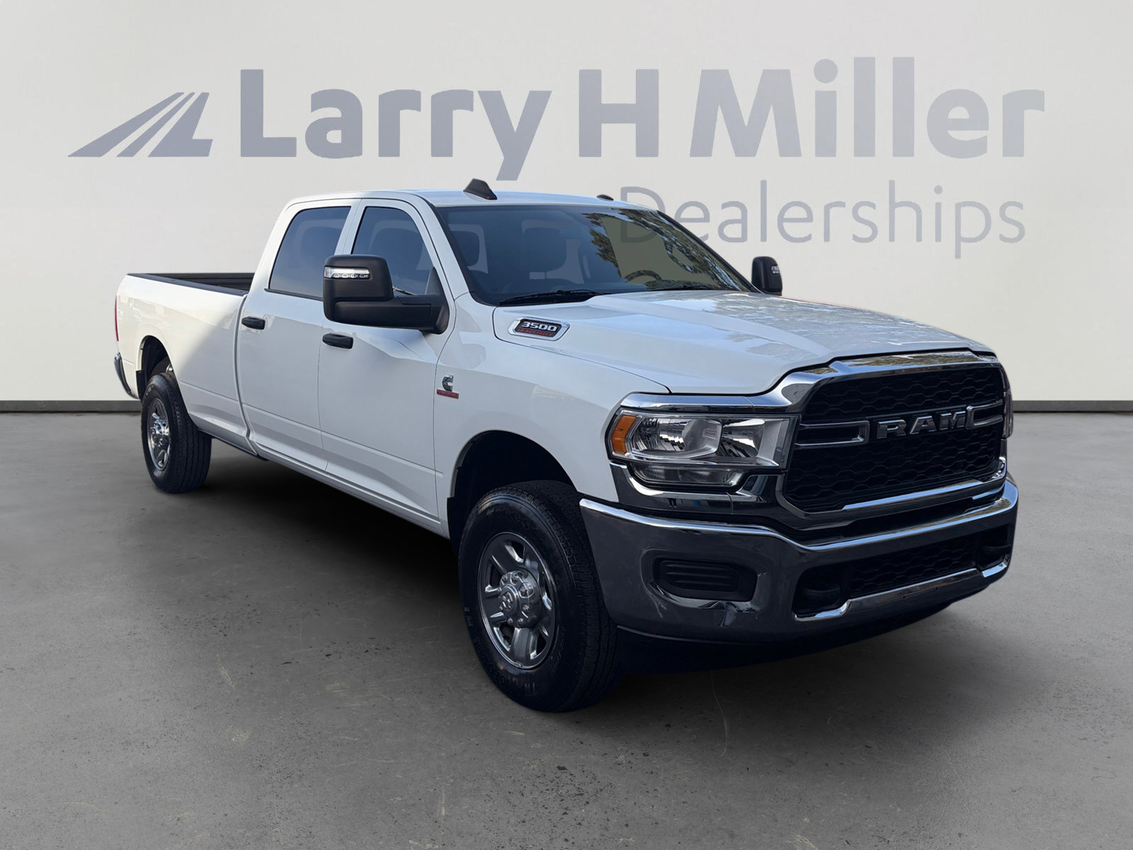 Used 2024 RAM 3500 Tradesman w/ Chrome Appearance Group image 7