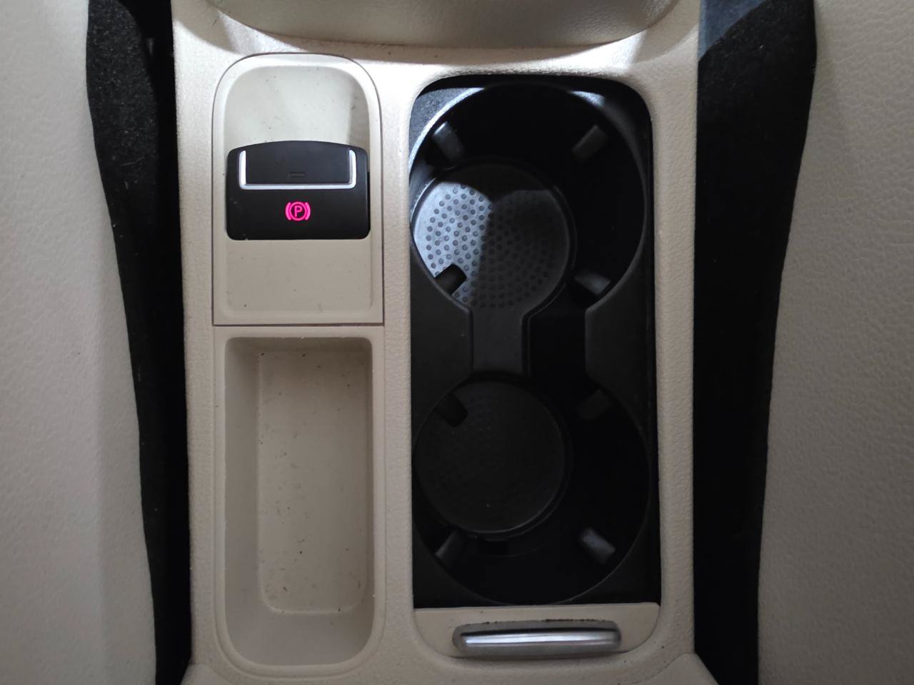 Used 2014 Volkswagen Tiguan SEL FWD image 35