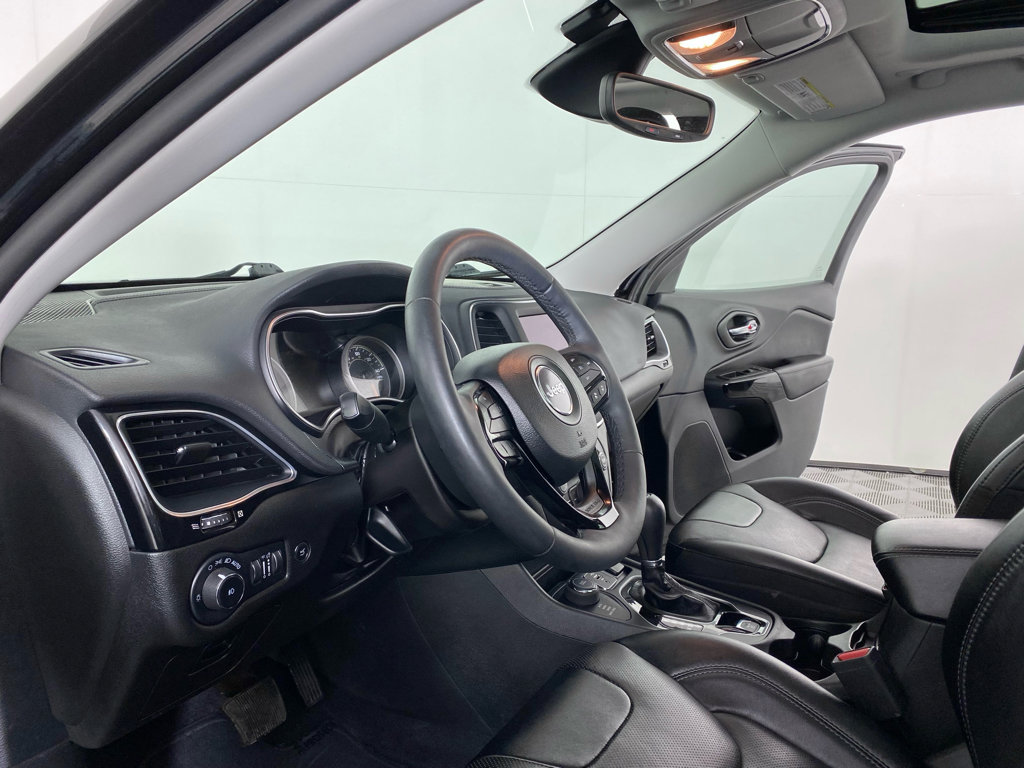 Used 2023 Jeep Cherokee Altitude Lux w/ Lux Elite Package image 2